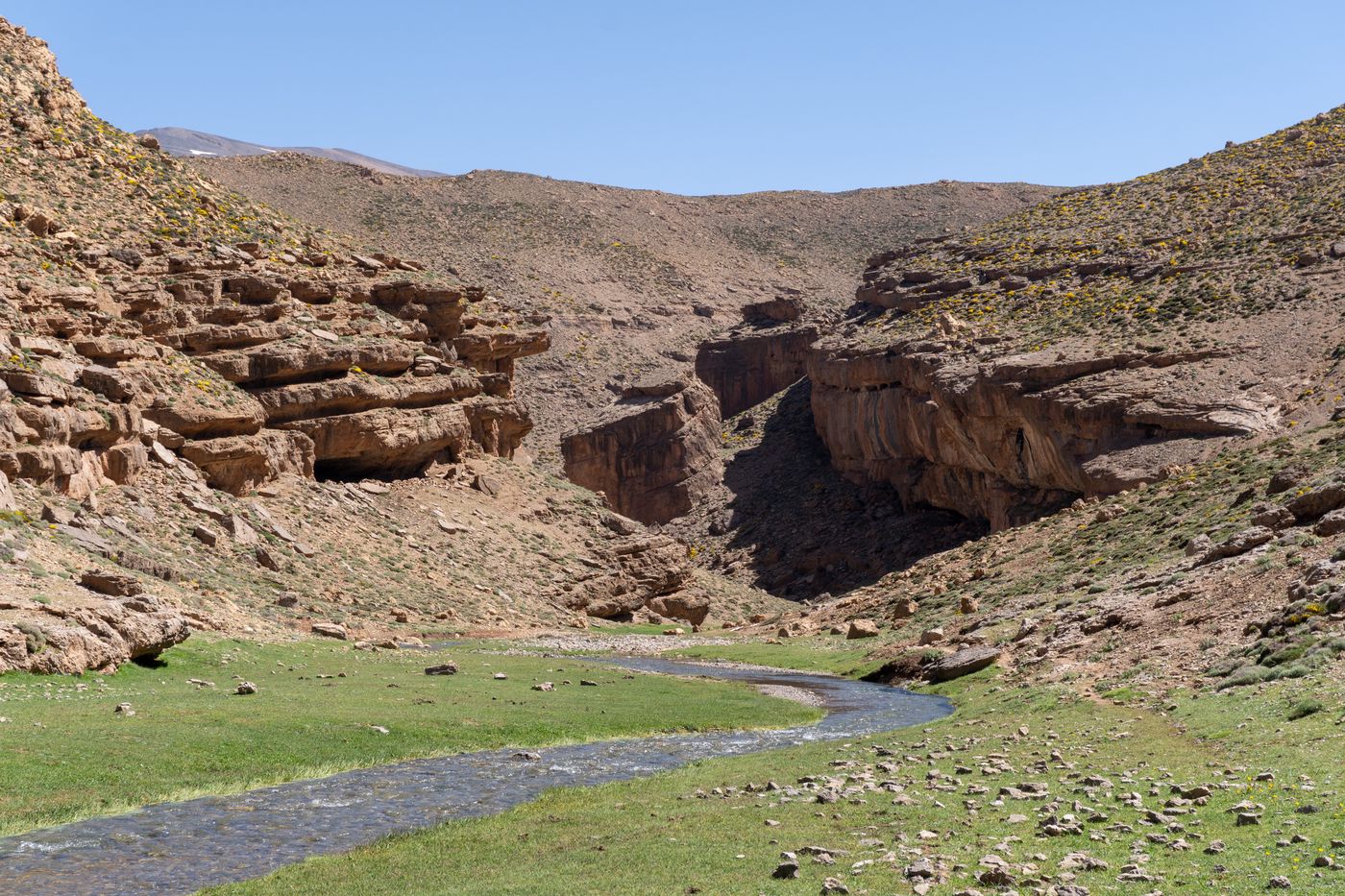 La rivière qui quitte le long plateau de Tarkedit