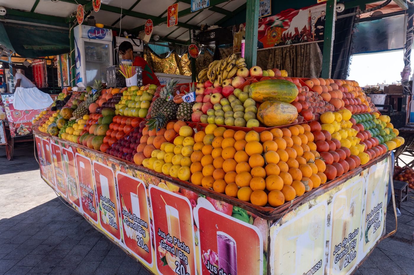 Retour à la place Jemaa el-Fna, à Marrakech